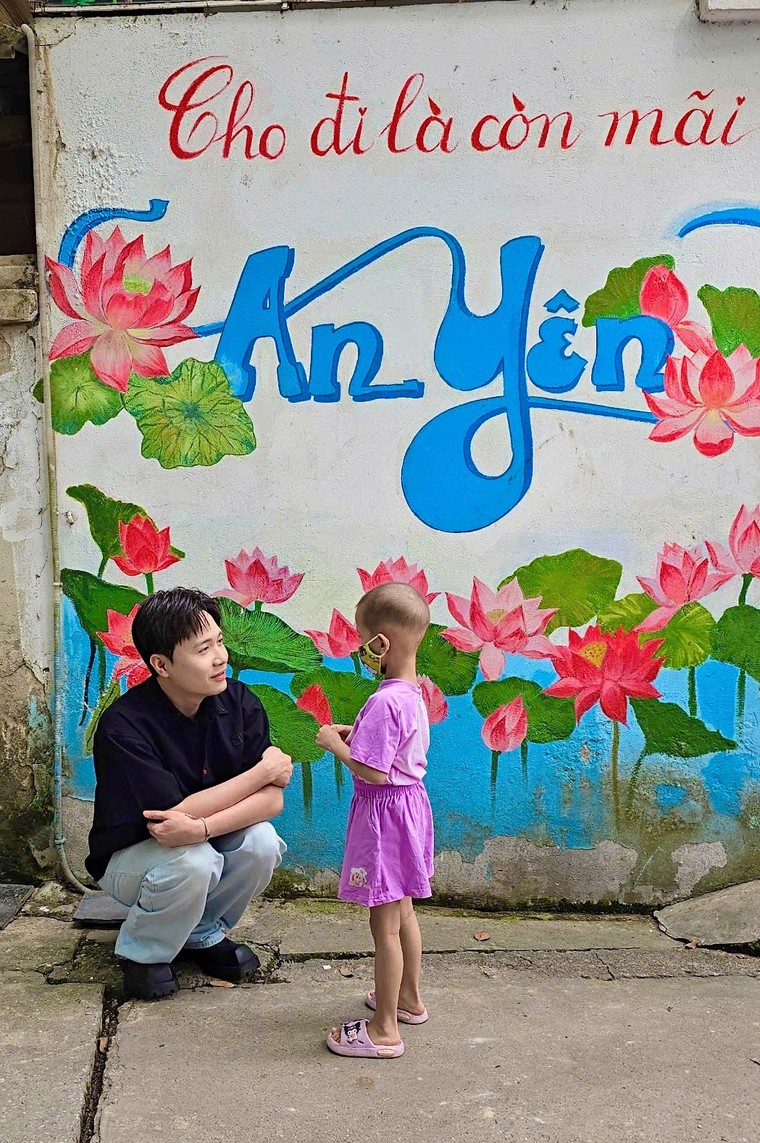 Ca sĩ Phạm Anh Duy và FC Oil lan tỏa yêu thương qua dự án “Nụ cười ở lại” ảnh 1