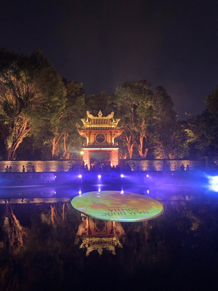 3D Mapping chinh phục du khách: Trải nghiệm lịch sử sống động tại Văn Miếu ảnh 1