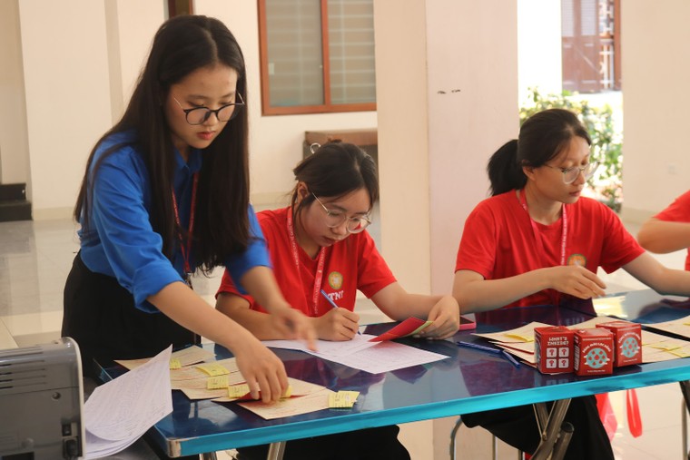 Ngày hội hiến máu Đại học Kinh tế Quốc dân 2025: "Dòng Máu Lạc Hồng" lan tỏa tinh thần nhân ái ảnh 4