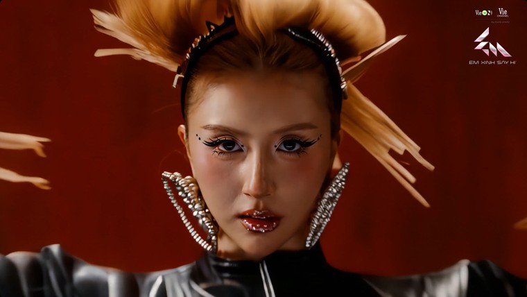 Khám phá MV "THE REAL AURA": Sức hút thị giác mới - Dàn Anh Trai tiếp sức thí sinh "Say Hi" mùa mới ảnh 2