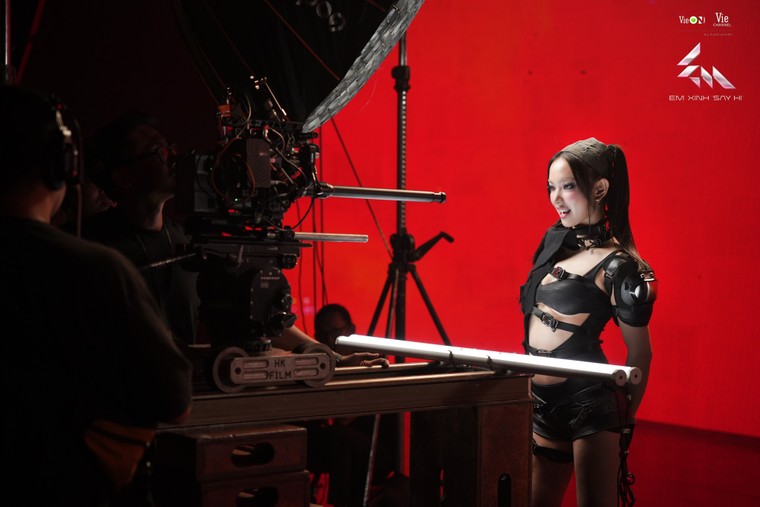 Khám phá MV "THE REAL AURA": Sức hút thị giác mới - Dàn Anh Trai tiếp sức thí sinh "Say Hi" mùa mới ảnh 5