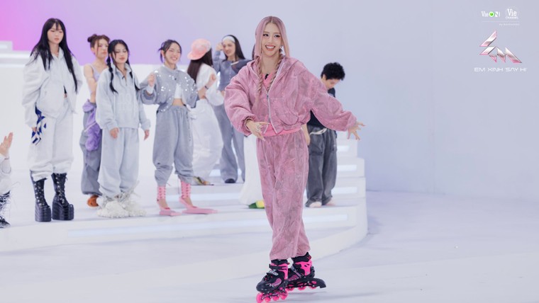 Liên Quân 2 Em Xinh "Say Hi" bùng nổ sàn catwalk đầy thần thái và sáng tạo ảnh 3