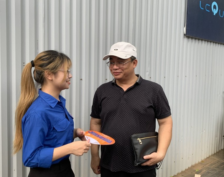 Áo xanh tình nguyện - điểm tựa cho sĩ tử những ngày vượt vũ môn ảnh 12