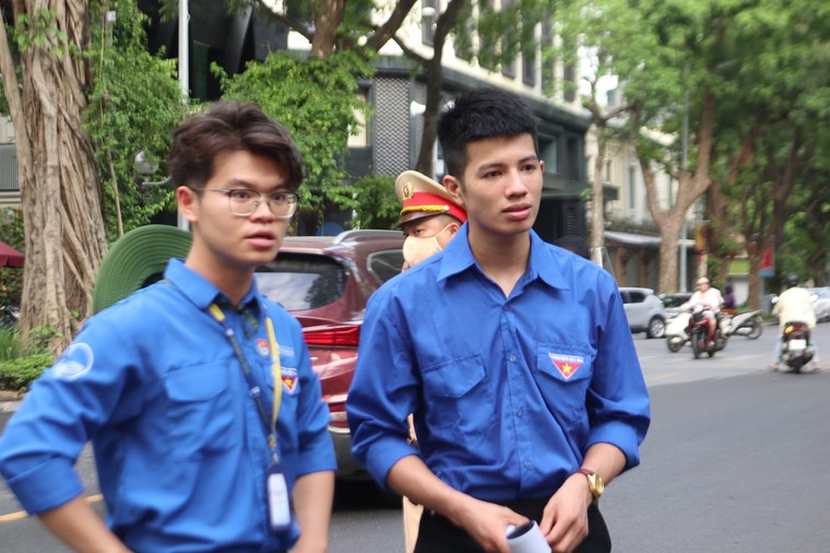 Áo xanh tình nguyện - điểm tựa cho sĩ tử những ngày vượt vũ môn ảnh 6