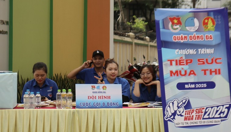 Áo xanh tình nguyện - điểm tựa cho sĩ tử những ngày vượt vũ môn ảnh 10