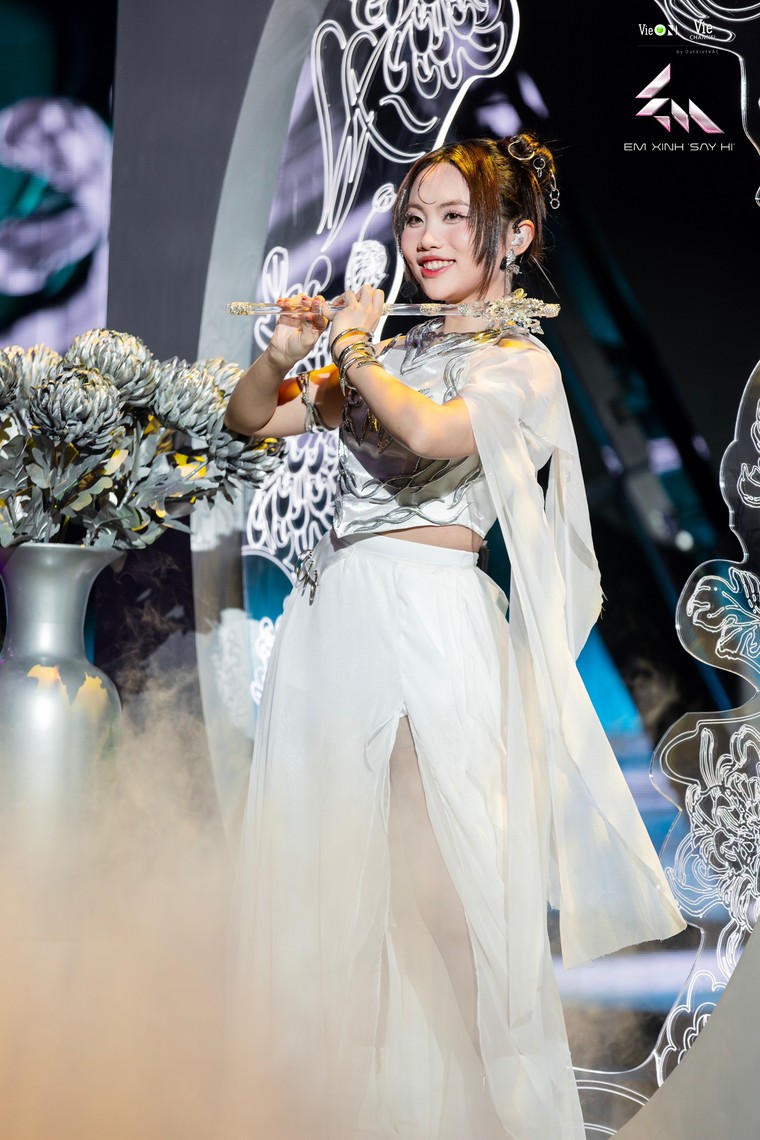 Chương trình Em Xinh "Say Hi" Tập 2: Sân khấu đa sắc màu với kỹ thuật quay one-shot lần đầu xuất hiện ảnh 13