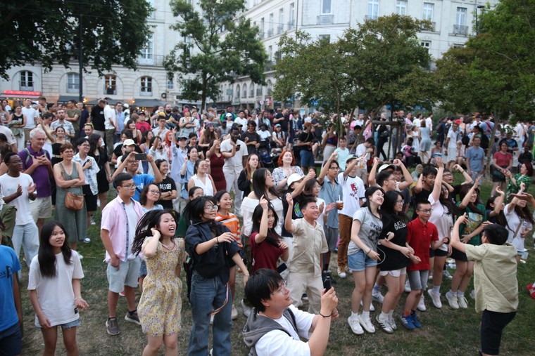 Ban nhạc học sinh Việt Nam biểu diễn tại Lễ hội Âm nhạc đường phố Fête de la Musique nước Pháp ảnh 4
