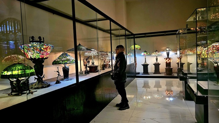 Những góc check-in đẹp nhất tại Bảo tàng Nghệ thuật Kính màu Việt Nam ảnh 5