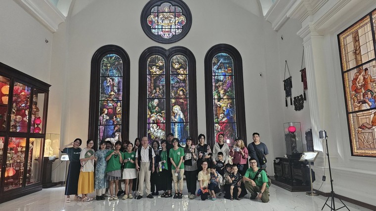 Những góc check-in đẹp nhất tại Bảo tàng Nghệ thuật Kính màu Việt Nam ảnh 2