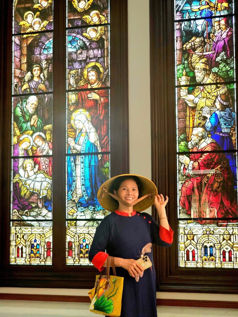 Những góc check-in đẹp nhất tại Bảo tàng Nghệ thuật Kính màu Việt Nam ảnh 3