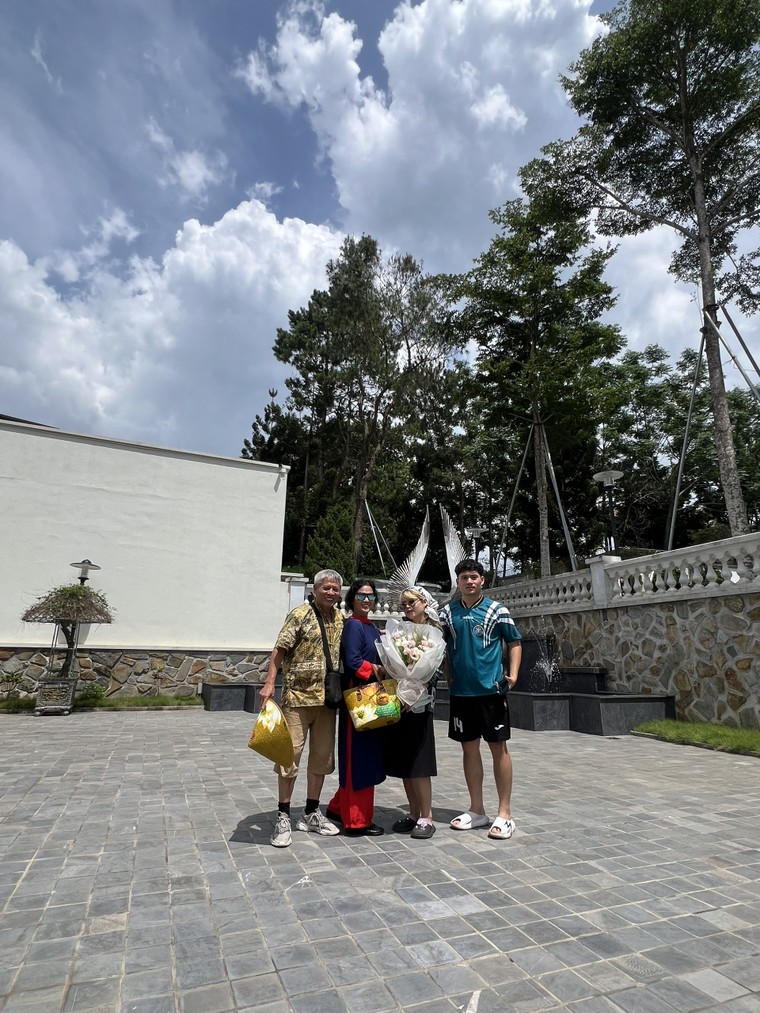 Những góc check-in đẹp nhất tại Bảo tàng Nghệ thuật Kính màu Việt Nam ảnh 11