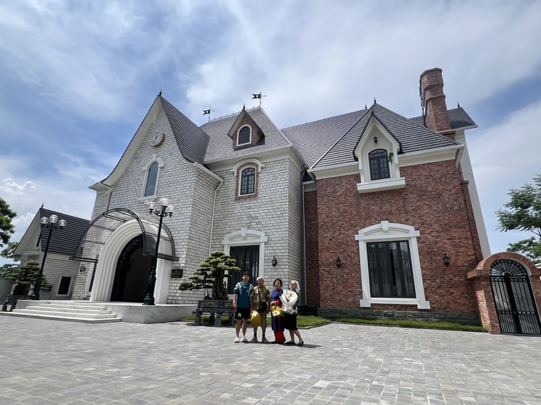 Những góc check-in đẹp nhất tại Bảo tàng Nghệ thuật Kính màu Việt Nam ảnh 10