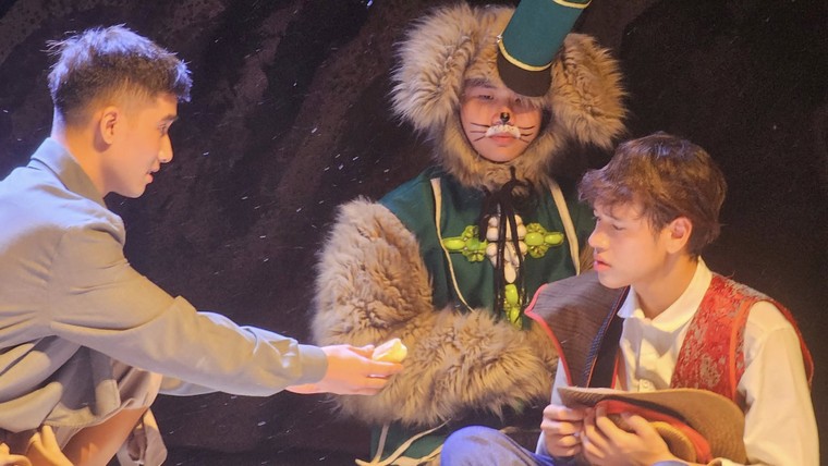 Buổi diễn cuối cùng của nhạc kịch "Không gia đình" lay động trái tim khán giả tại Nhà hát Tuổi trẻ ảnh 12