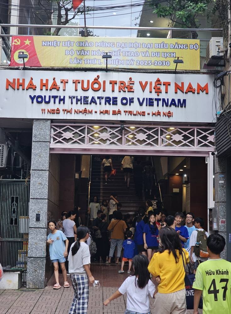 Buổi diễn cuối cùng của nhạc kịch "Không gia đình" lay động trái tim khán giả tại Nhà hát Tuổi trẻ ảnh 14