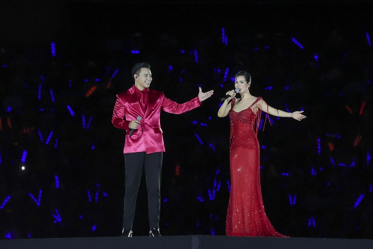 Đồng diễn trống hội hùng tráng tại Lễ khai mạc Giải bóng đá Công an, Cảnh sát các nước ASEAN mở rộng 2025 ảnh 8