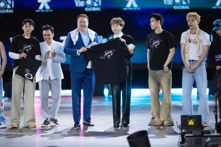 Anh Trai “Say Hi” thắp sáng Las Vegas: Giấc mộng đêm hè tại Kinh đô giải trí ảnh 4