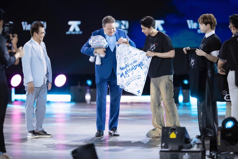 Anh Trai “Say Hi” thắp sáng Las Vegas: Giấc mộng đêm hè tại Kinh đô giải trí ảnh 12