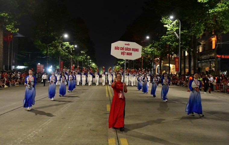 Chùm ảnh: Hà Nội sơ duyệt cấp Nhà nước kỷ niệm 80 năm Cách Mạng tháng Tám và Quốc Khánh 2/9 ảnh 6