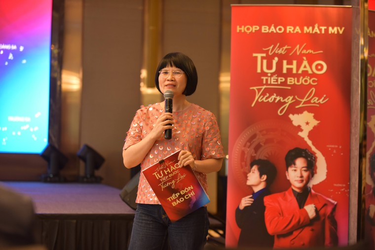 Khúc ca tặng cho Tổ quốc của Divo Tùng Dương và nhạc sĩ Nguyễn Văn Chung: "Việt Nam tự hào tiếp bước tương lai" ảnh 4