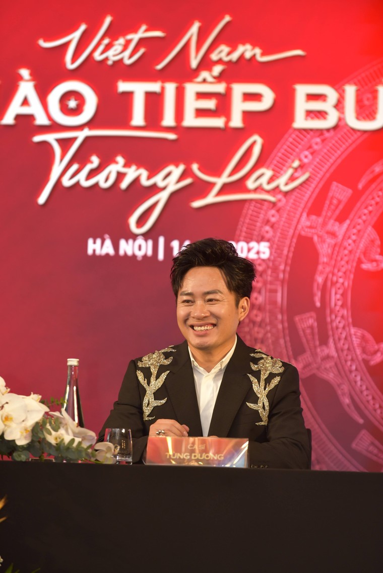 Khúc ca tặng cho Tổ quốc của Divo Tùng Dương và nhạc sĩ Nguyễn Văn Chung: "Việt Nam tự hào tiếp bước tương lai" ảnh 1