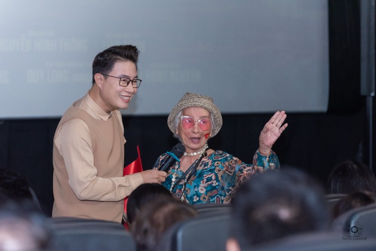 Ra mắt MV "Viết tiếp câu chuyện hòa bình" của Nguyễn Văn Chung và Tùng Dương ảnh 6