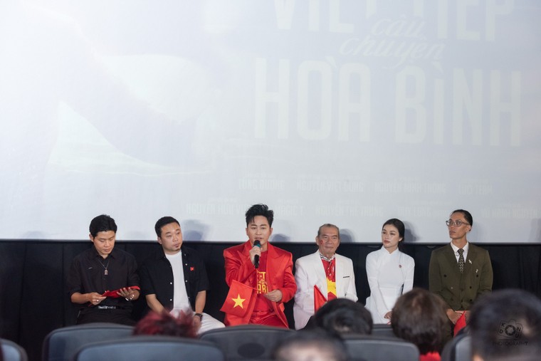 Ra mắt MV "Viết tiếp câu chuyện hòa bình" của Nguyễn Văn Chung và Tùng Dương ảnh 8