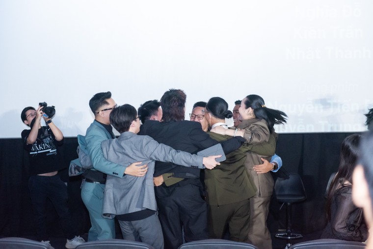 Ra mắt MV "Viết tiếp câu chuyện hòa bình" của Nguyễn Văn Chung và Tùng Dương ảnh 12