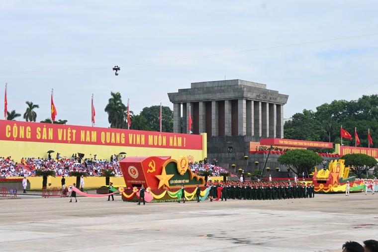 Chùm ảnh: Tổng duyệt Lễ diễu binh, diễu hành A80 tại Quảng trường Ba Đình và các tuyến phố trung tâm Hà Nội ảnh 1