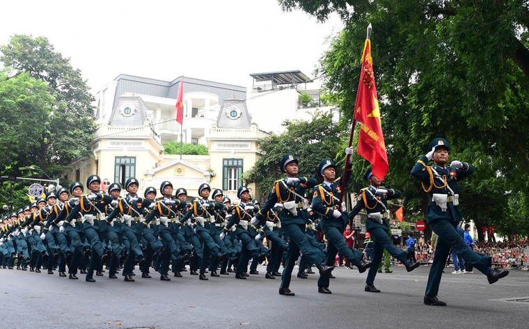 Chùm ảnh: Tổng duyệt Lễ diễu binh, diễu hành A80 tại Quảng trường Ba Đình và các tuyến phố trung tâm Hà Nội ảnh 11
