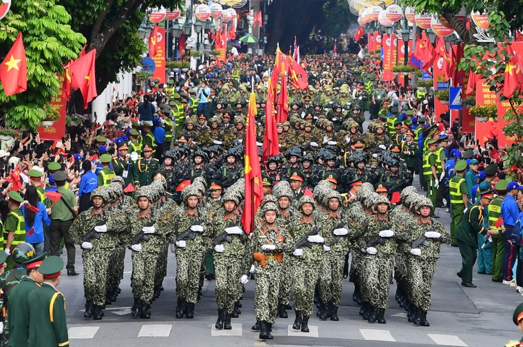 Chùm ảnh: Tổng duyệt Lễ diễu binh, diễu hành A80 tại Quảng trường Ba Đình và các tuyến phố trung tâm Hà Nội ảnh 13