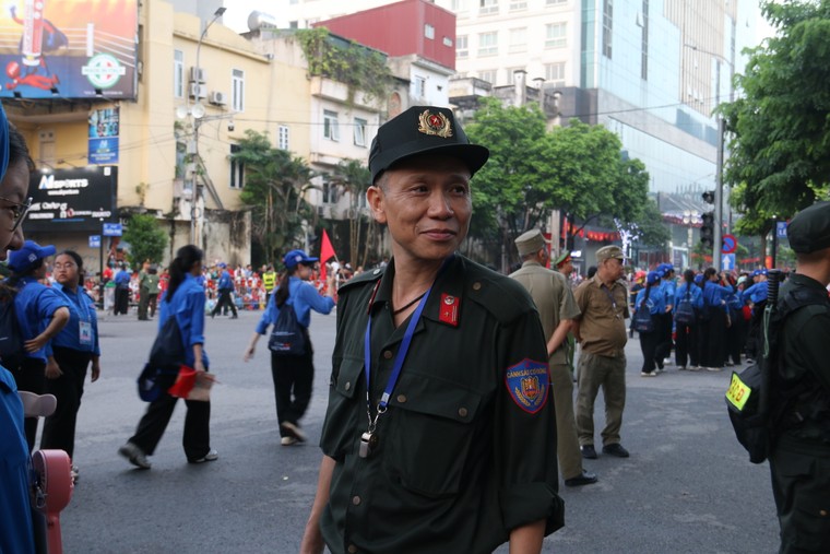 Trải nghiệm ngày Quốc Khánh 2/9 trên đường phố Hà Nội ảnh 5