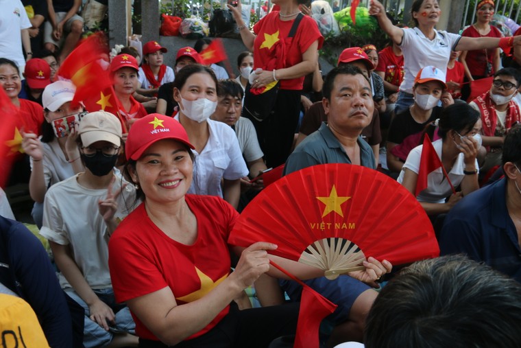 Trải nghiệm ngày Quốc Khánh 2/9 trên đường phố Hà Nội ảnh 8