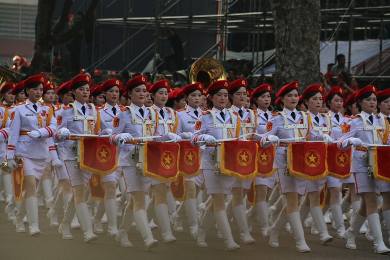 Trải nghiệm ngày Quốc Khánh 2/9 trên đường phố Hà Nội ảnh 18