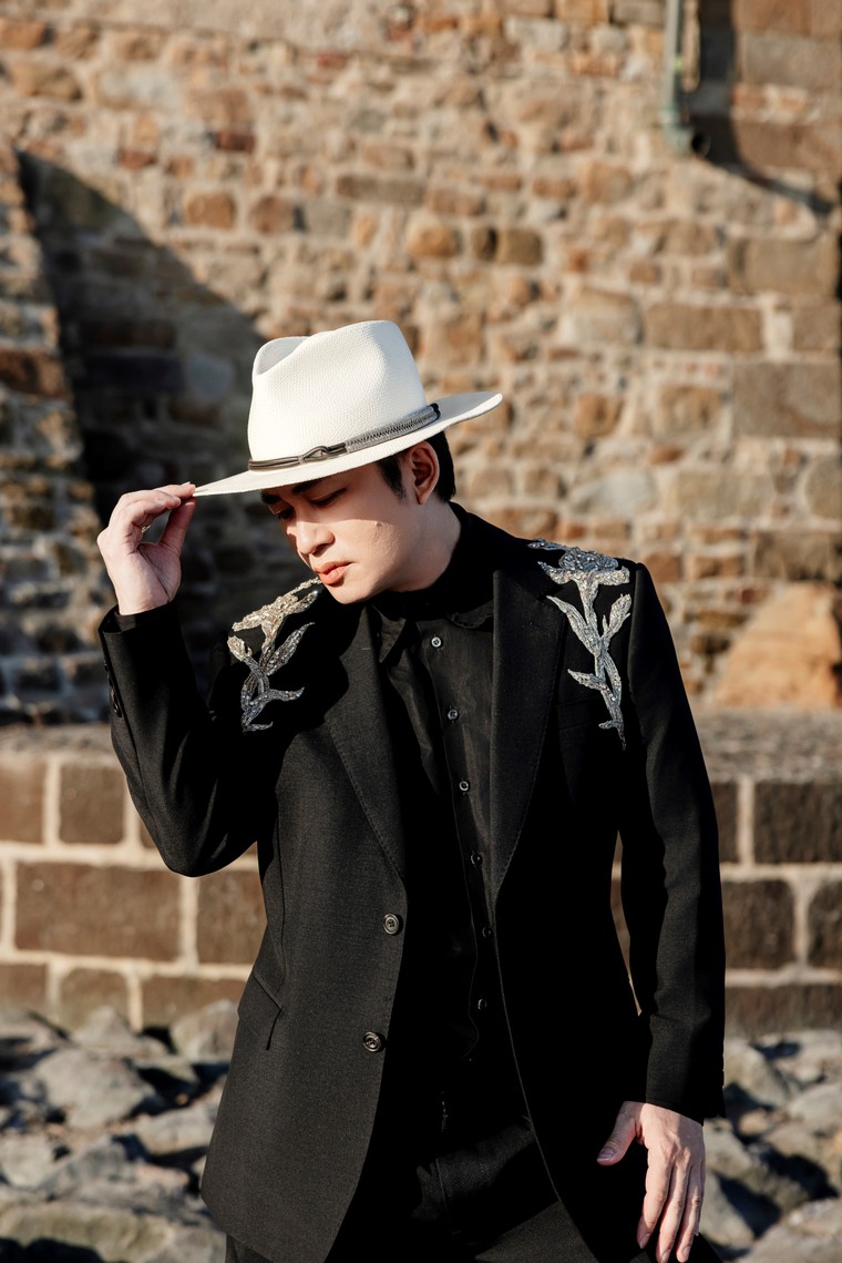 Divo Tùng Dương: Thay đổi trong thời trang, hướng tới hình ảnh lịch lãm, trưởng thành ảnh 3