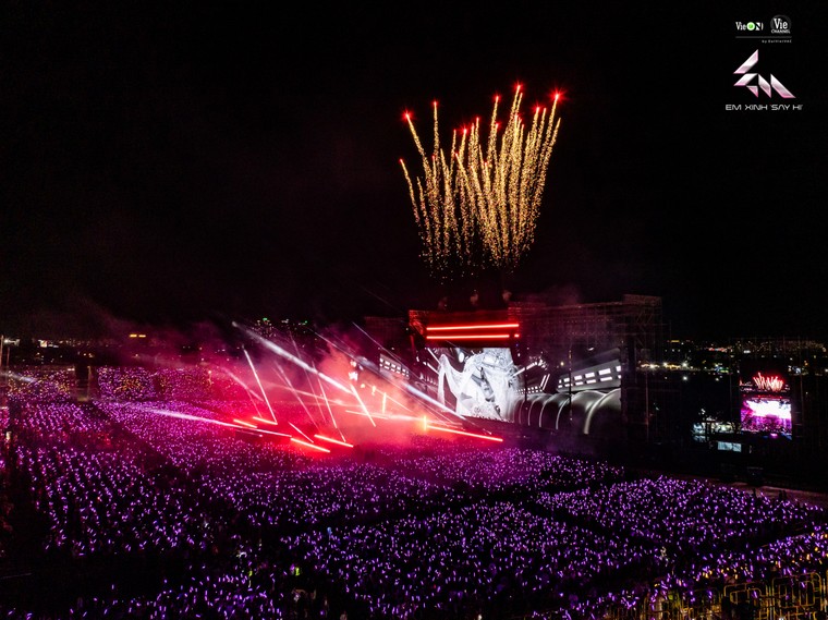 Chùm ảnh: Bữa tiệc màu sắc tại đêm concert đầu tiên của Em Xinh "Say Hi" ảnh 3