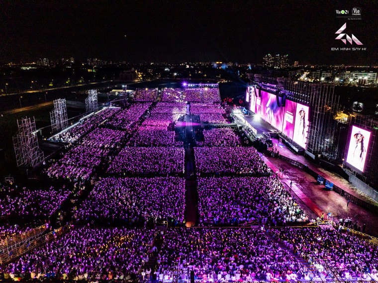 Chùm ảnh: Bữa tiệc màu sắc tại đêm concert đầu tiên của Em Xinh "Say Hi" ảnh 5