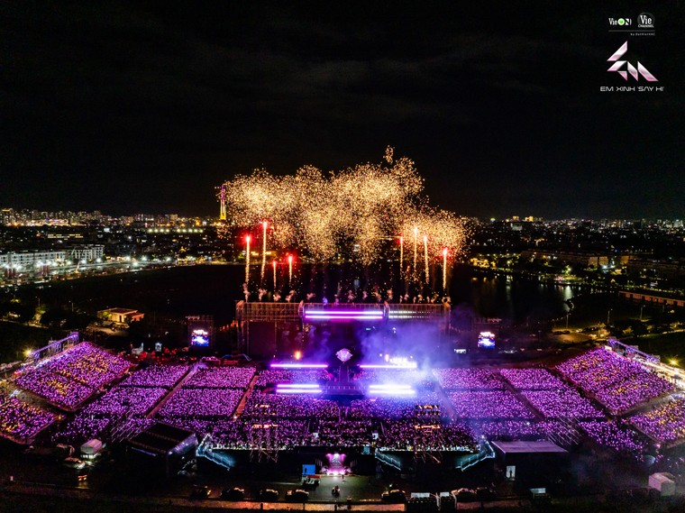 Chùm ảnh: Bữa tiệc màu sắc tại đêm concert đầu tiên của Em Xinh "Say Hi" ảnh 4