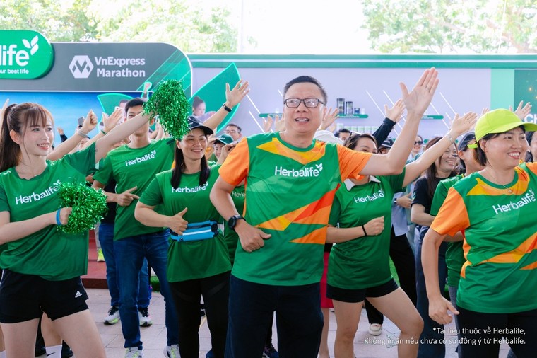 Herbalife Việt Nam khuyến khích lối sống năng động thông qua hoạt động đồng hành cùng giải chạy VnExpress Marathon Cần Thơ 2025 ảnh 2