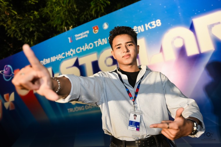 Sức trẻ Đại học Thăng Long “đốt cháy” Quảng trường Tri thức: Uni-Stellar K38 rực rỡ sau bão Bualoi ảnh 9