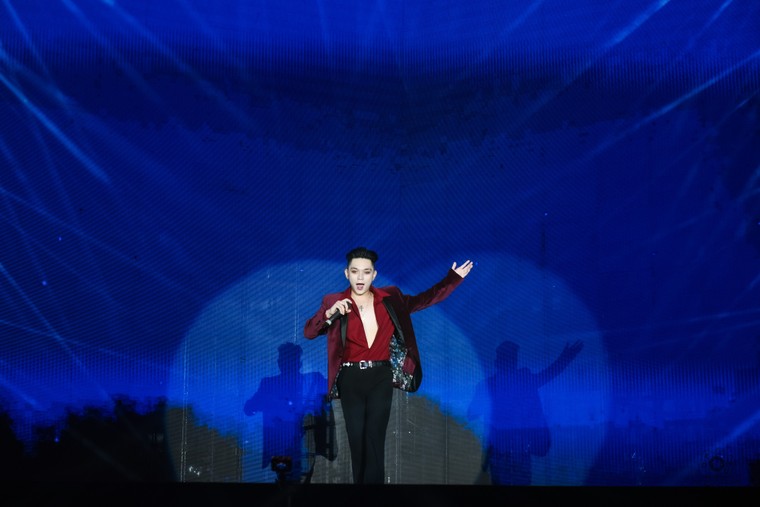 Sức trẻ Đại học Thăng Long “đốt cháy” Quảng trường Tri thức: Uni-Stellar K38 rực rỡ sau bão Bualoi ảnh 7