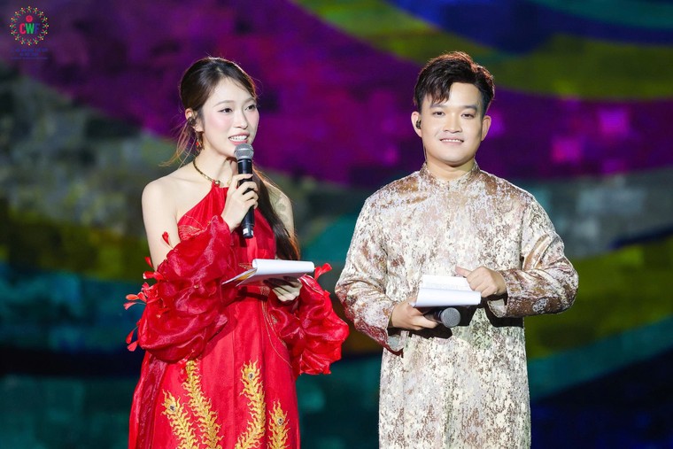 Lễ hội Văn hóa Thế giới tại Hà Nội quyên góp 2,5 tỷ đồng ủng hộ đồng bào vùng lũ ảnh 9