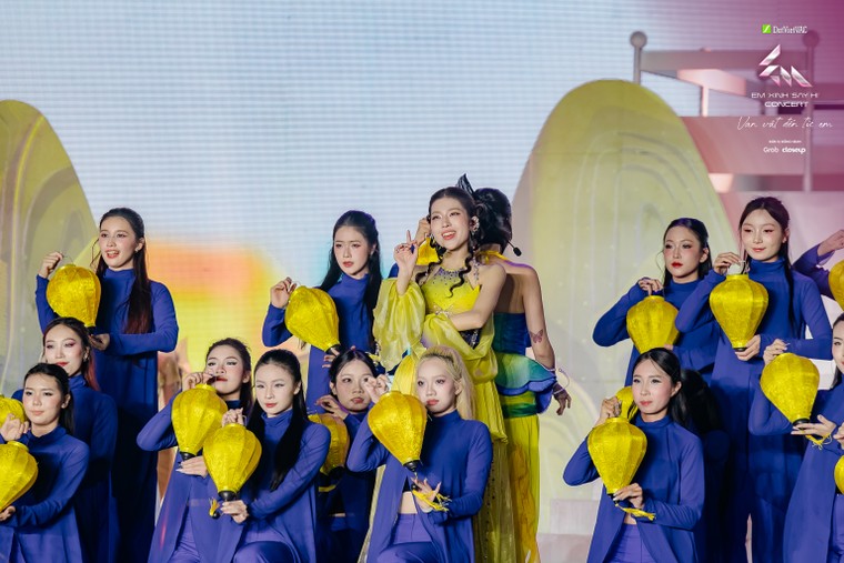 Concert Em Xinh “Say Hi” - Vạn Vật Đến Từ Em: Khán giả thăng hoa cùng các bản phối đặc biệt, âm nhạc mang âm hưởng Bắc Bộ được kết hợp độc đáo ảnh 13