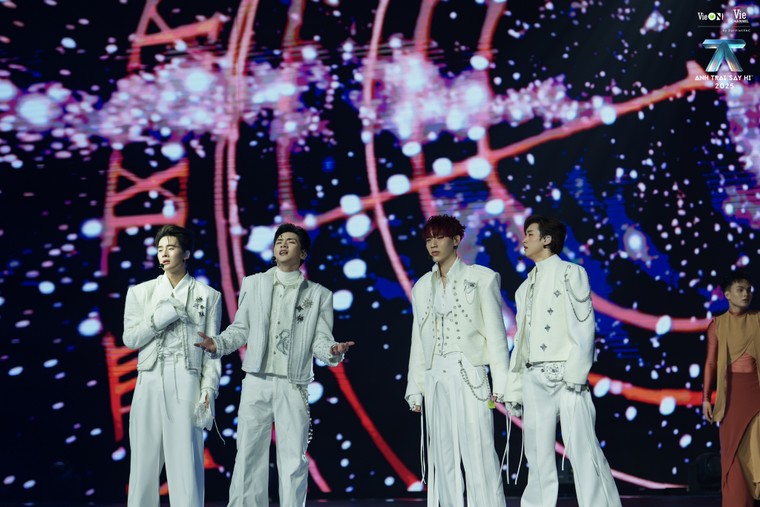 Tập 4 Anh Trai "Say Hi" 2025: Bốn màu sắc âm nhạc đối lập từ Ballad cổ tích, Funk Epic, Y2K ảnh 8