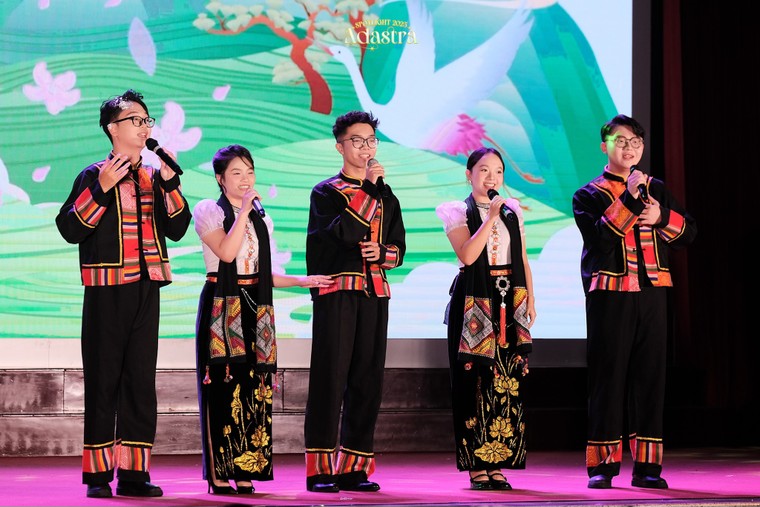 Sôi động ca khúc chủ đề “Quang” tại đêm Đại Nhạc hội “Spotlight 2025 - Adastra” ảnh 4