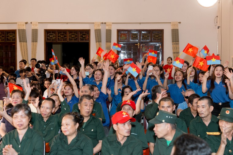 "Hành trình Tự hào Việt Nam" của DTAP được Trung ương Đoàn TNCS Hồ Chí Minh trao Bằng khen ảnh 10
