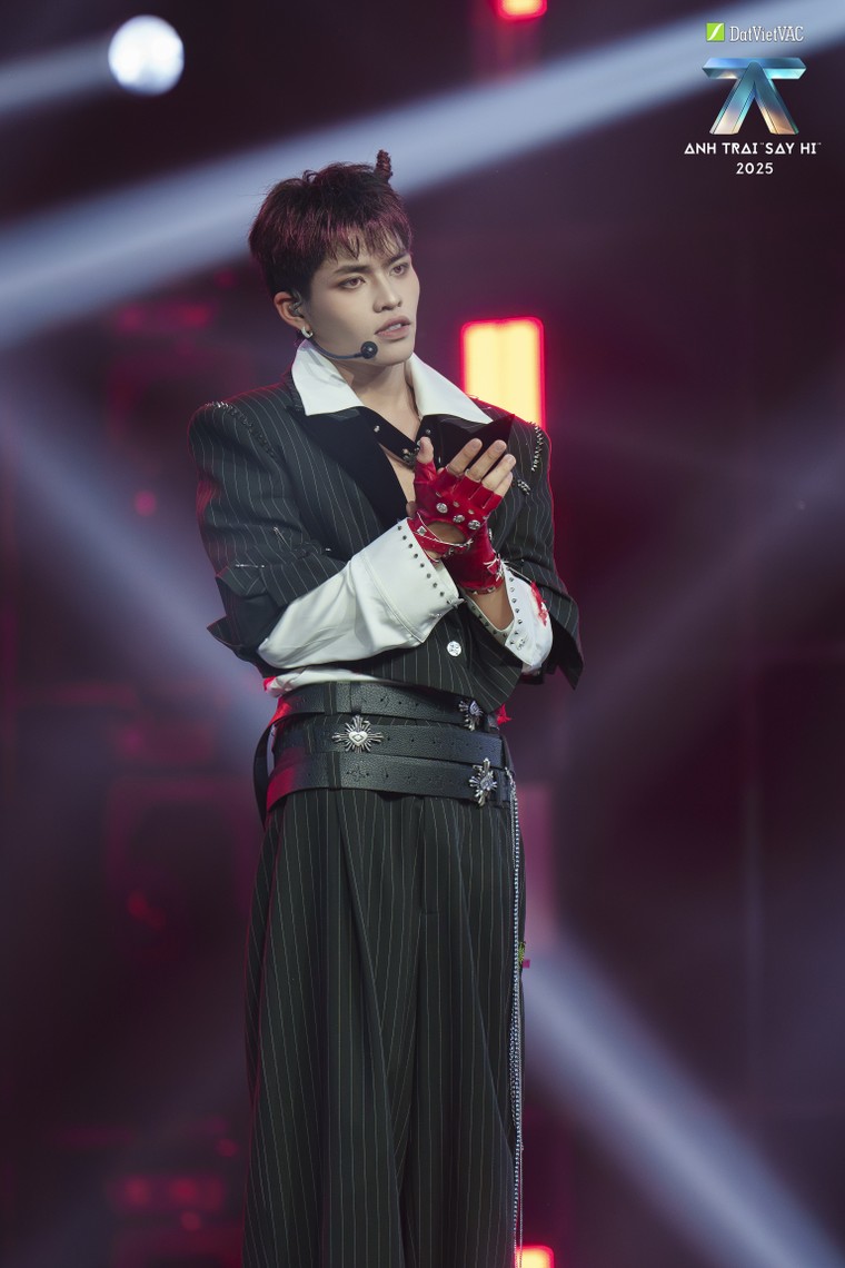 Anh Trai “Say Hi” 2025 Tập 5: Vũ Cát Tường đem hơn 10 năm kinh nghiệm đến với chương trình, Anh Trai buitruonglinh được MC Trấn Thành dành lời khen về ngoại hình ảnh 4