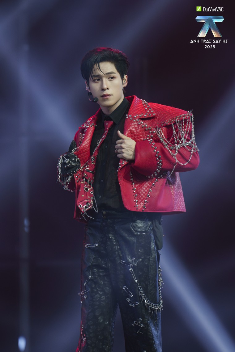 Anh Trai “Say Hi” 2025 Tập 5: Vũ Cát Tường đem hơn 10 năm kinh nghiệm đến với chương trình, Anh Trai buitruonglinh được MC Trấn Thành dành lời khen về ngoại hình ảnh 5