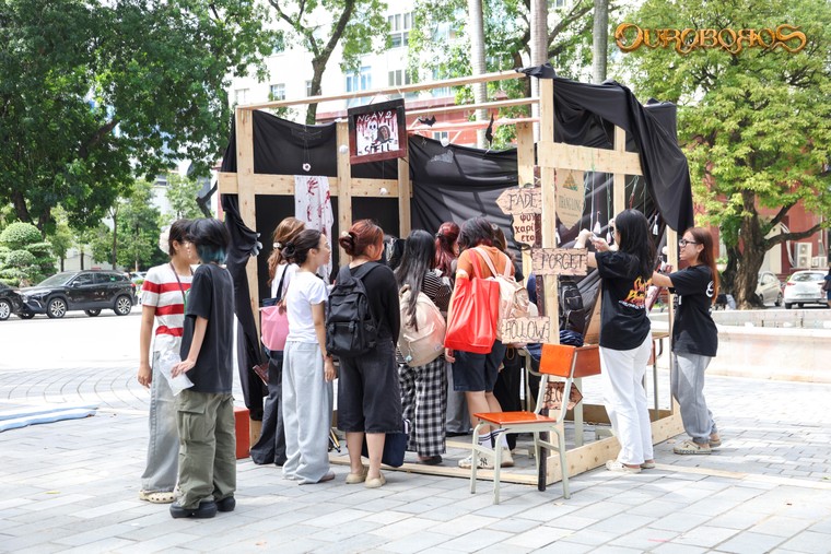 Trải nghiệm không khí sôi động tại sự kiện đồng hành “Marcescere” trường Báo ảnh 1