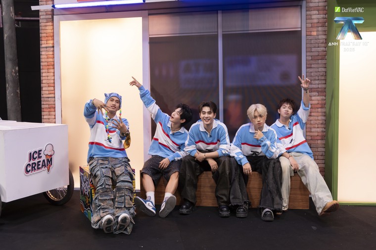 Tập 6 Anh Trai “Say Hi” 2025: Live Stage 3 với concept “Reply 2000s” - 30 Anh Trai được quay về tuổi thơ cùng những trò chơi quen thuộc ảnh 4