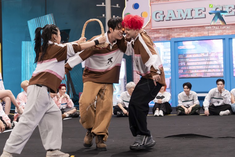 Tập 6 Anh Trai “Say Hi” 2025: Live Stage 3 với concept “Reply 2000s” - 30 Anh Trai được quay về tuổi thơ cùng những trò chơi quen thuộc ảnh 7